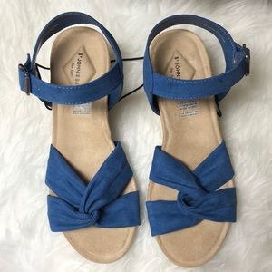 NWT Blue Comfy St John Wedges  Size 7